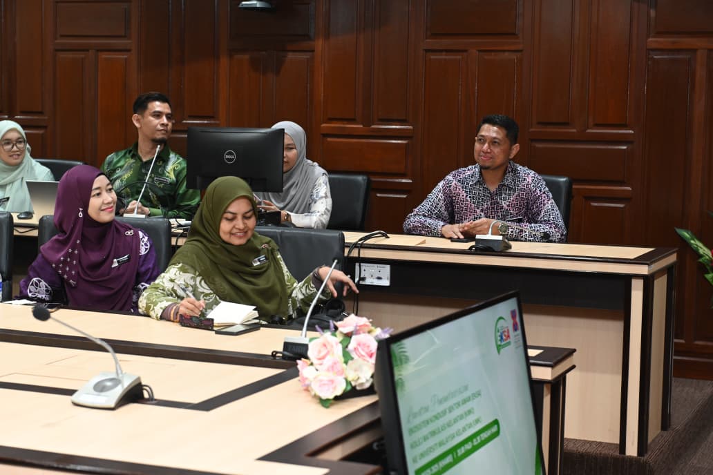 LAWATAN PENANDAARASAN EKOSISTEM KONDUSIF SEKTOR AWAM (EKSA) KOLEJ MATRIKULASI KELANTAN (KMKt) KE UNIVERSITI MALAYSIA KELANTAN (UMK)